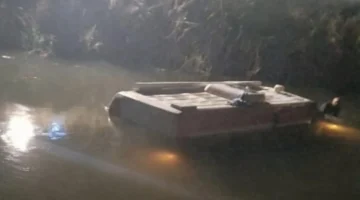 الأجهزة المختصة تتحرك عقب سقوط سيارة المركز الإقليمي لبنك الدم في ترعة